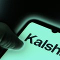 Kalshi предупреждает пользователей после того, как CFTC наказала сотрудника Белого дома