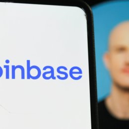Генеральный директор Coinbase Брайан Армстронг заявил, что Clarity Act будет принят — и что дно биткоина уже пройдено