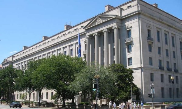 DOJ Seizes Huione Cloud Backbone In Crypto Scam Money-Laundering Crackdown