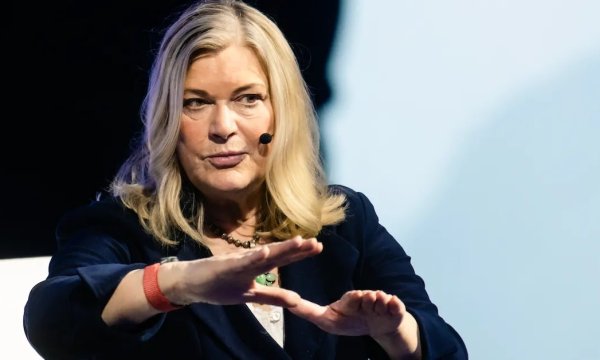 Луммис раскритиковала демократов перед голосованием по Clarity Act — но добавила, что законопроект может быть принят